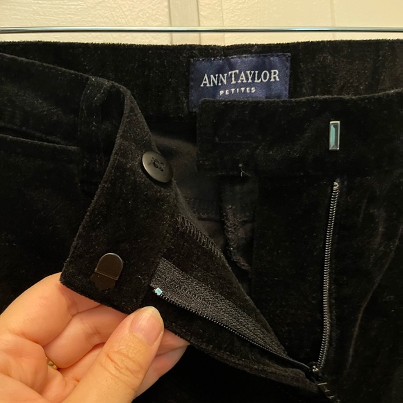 Black Velvet Pants size 4P petites - Picture 2 of 4